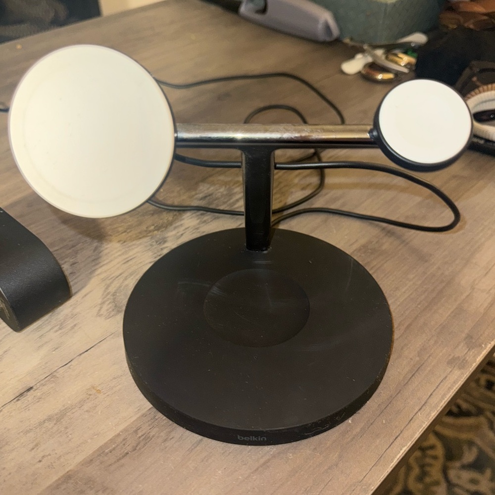 Belkin 3 in 1 MagSafe Wireless Charging Stand - Picture 2 of 6